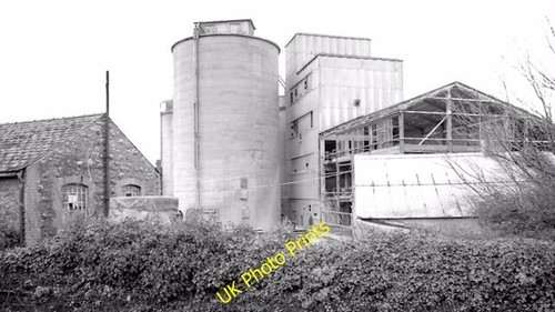 Photo 6x4 cement silos - photo,